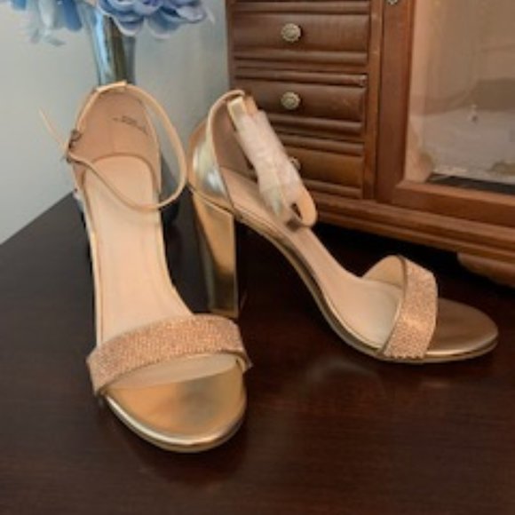 ✨Sparkle your way through any occasion with these exquisite David's Bridal Gold - Picture 4 of 12